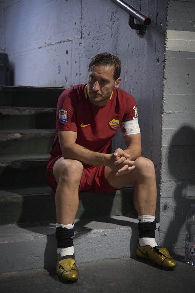 poltronaggio's tweet photo. Anno 1 d.T.

#28maggio #Totti https://t.co/UP2Fb7NPz4