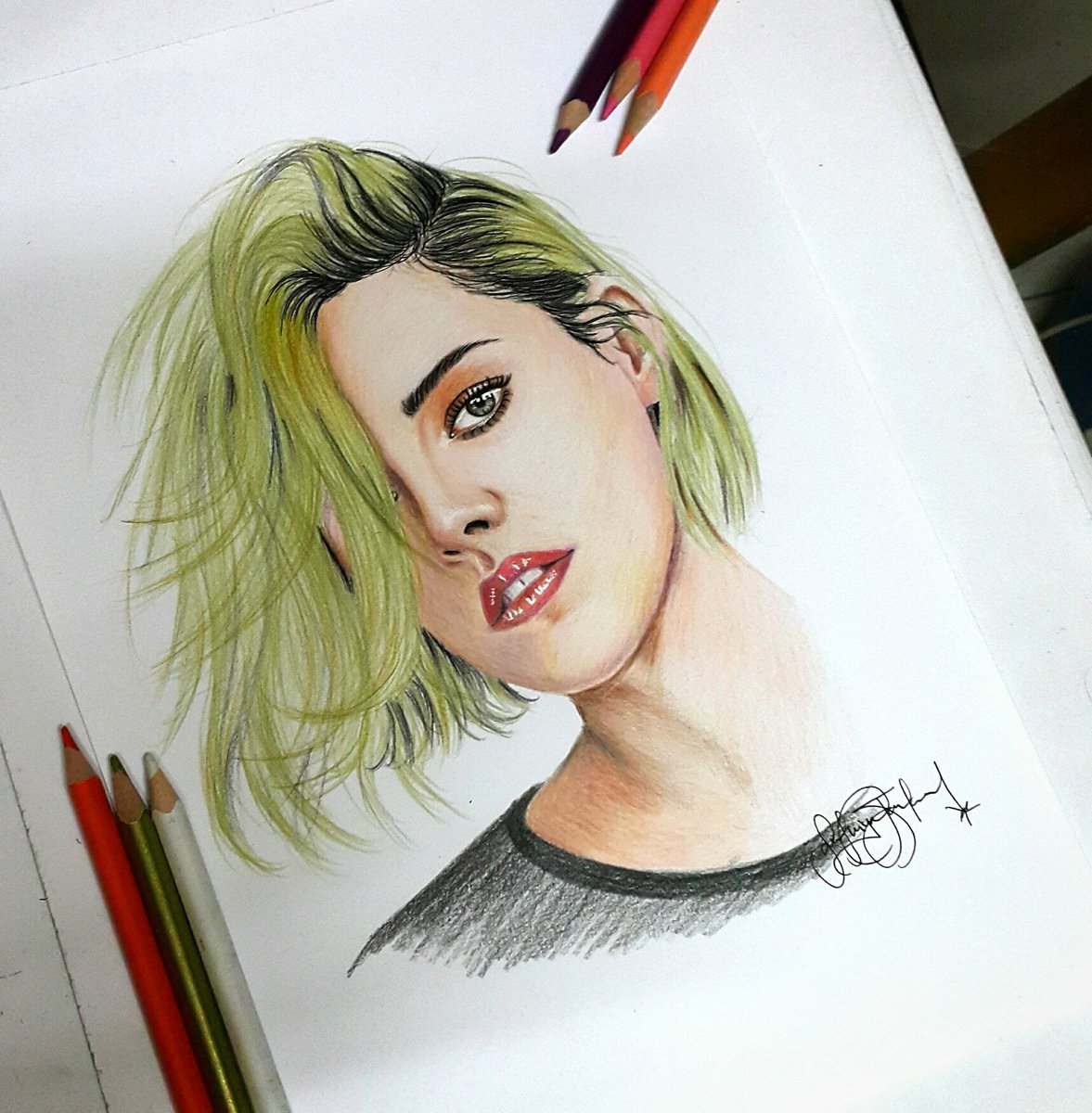 My latest attempt 🙈 what do you guys think about it ? 
Dis is d first time I did a coloured portrait 😝😂pls don't judge me.. Haha 😂
#santhiyajackson #kristen #kristenstewart #stewart #colour #colourart #modeling #realistic #realism #art #artist #artwork #sketch  #drawing