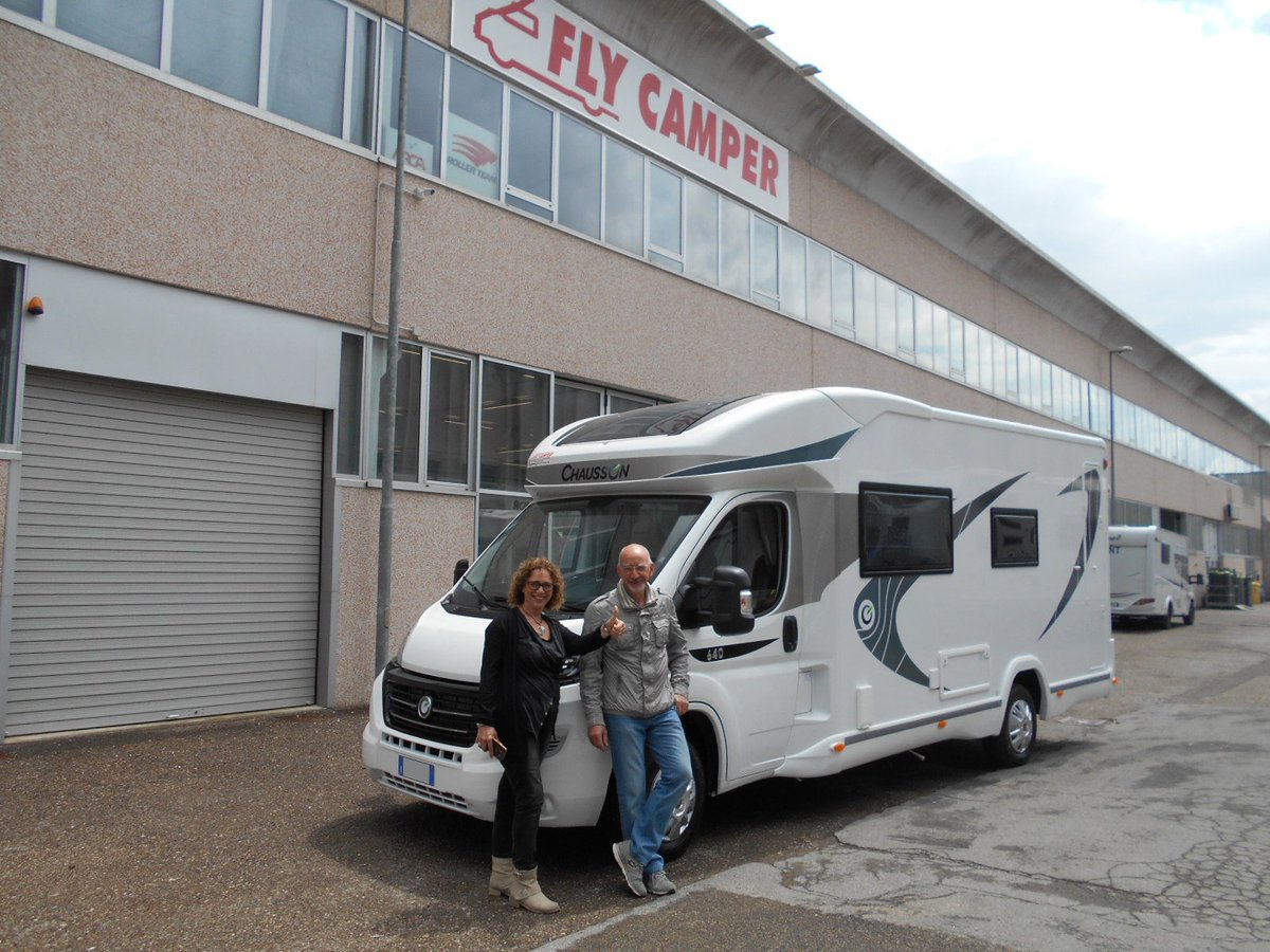 FlyCamper's tweet photo. 💥CONSEGNA CAMPER💥: Stavolta andiamo in terra Francese 🇨🇵️ con lo Chausson 640 Flash 🚀! Auguriamo a questi clienti di poter vivere istanti magici a bordo del semintegrale con basculante di casa Chausson 💫
#chausson #flash #camper #semintegrale #francia #madeinfrance https://t.co/vcvl0MwqDw