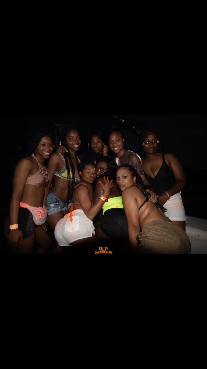 lahhquell's tweet photo. #NSSP2 with me and my girls💚 https://t.co/BS4gEb1kjB