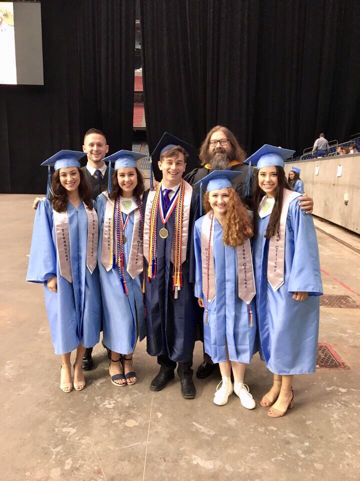 khsclassof18's tweet photo. Class Officers with the most supportive people at Kingwood HS! Dr. Landry, Ms. Davidson, Ms. Morris, Mr. Knight, Mr. McGrew, Mr. Calhoun 💙 https://t.co/afGGUtnryE