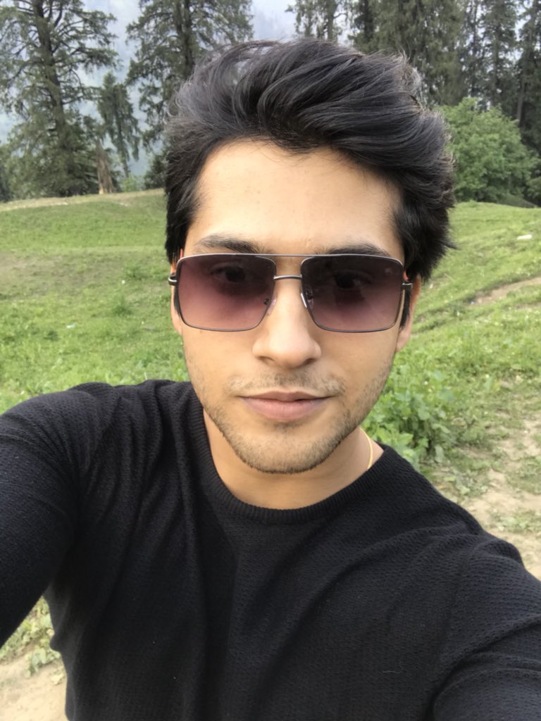 namishtaneja's tweet photo. Look deep into nature, and then you will understand everything better. #newlookfornewbeginnings
#holidaysafterlongtime #freshairfreshsnow #thatswhatallineed
#exploringmycountry #lovetomyfansallaroundtheworld #waitformoreupdates ...., https://t.co/RuVDQfABem