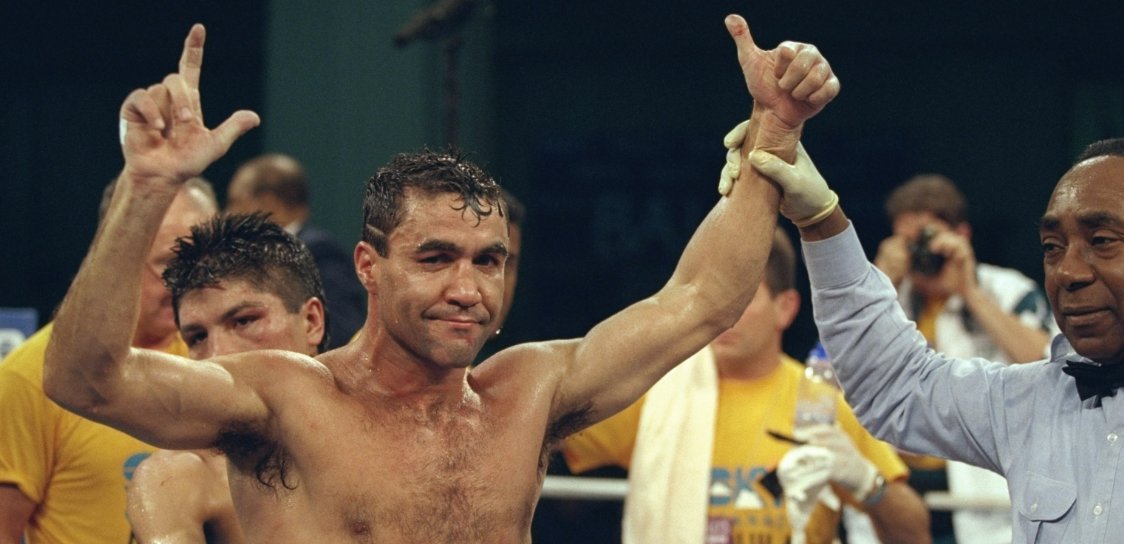  33 fights 29 wins 21 KOs 3 world titles in 3 weight divisions Happy birthday, Jeff Fenech. 