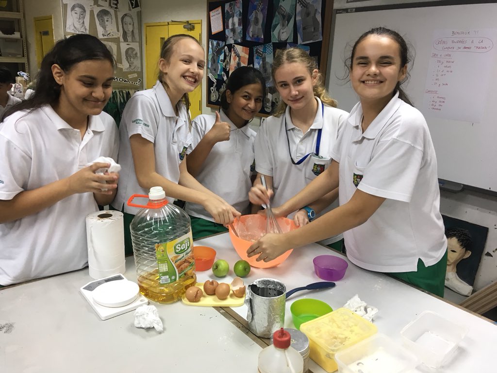 Too many cooks spoil the broth?  Y8 French cooking