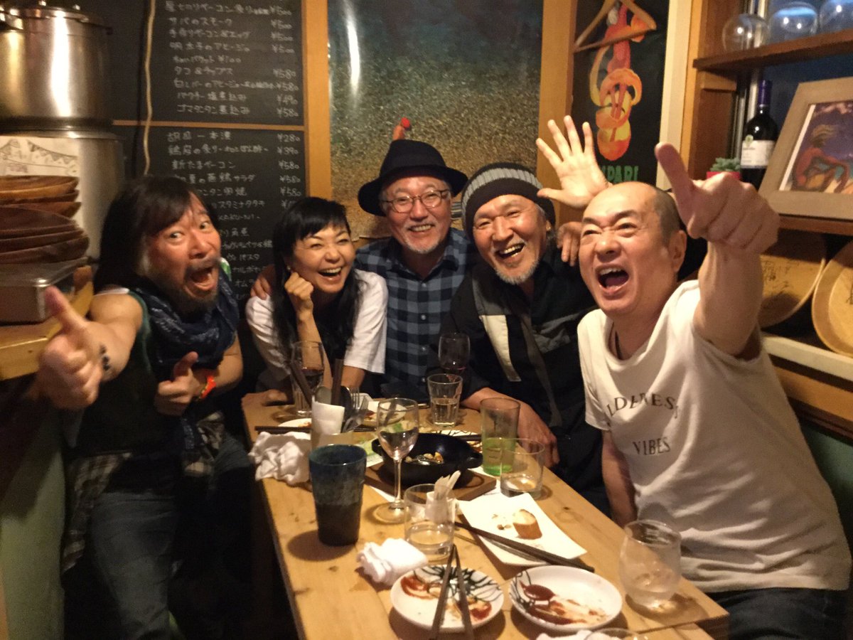 三沢またろう 先日は10数年ぶりの再会に興奮しました 1980年代に高橋真梨子 さんのツアーをサポートしていたメンバーが集合 右からbassの小林光 ギターchorus田中章 キーボードchorus小松崎純 米米clubドラムのリョージの奥様でコーラス グループ 三沢またろう 先日は10数年ぶりの再会に興奮しました 1980年代に高橋真梨子 さんのツアーをサポートしていたメンバーが集合 右からbassの小林光 ギターchorus田中章 キーボードchorus小松崎純 米米clubドラムのリョージの奥様でコーラス グループ