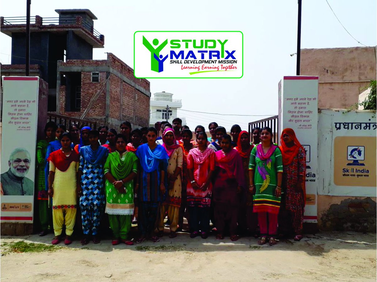 Studymatrix001's tweet photo. SMKVK SIRSA - MAKE UP ARTIST ( SUCCESSFUL BATCH COMPLETION )

#studymatrix #yuvaumang #skillindia #pmkvysirsa #makeupartist https://t.co/PlfaTD9MqY