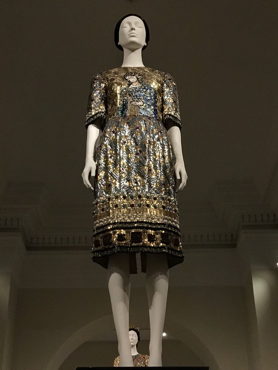 barby_ds's tweet photo. #MetHeavenlyBodies @barby_ds Heavenly Bodies: Fashion and the Catholic Imagination exhibition #fashion https://t.co/ewdepyChHS