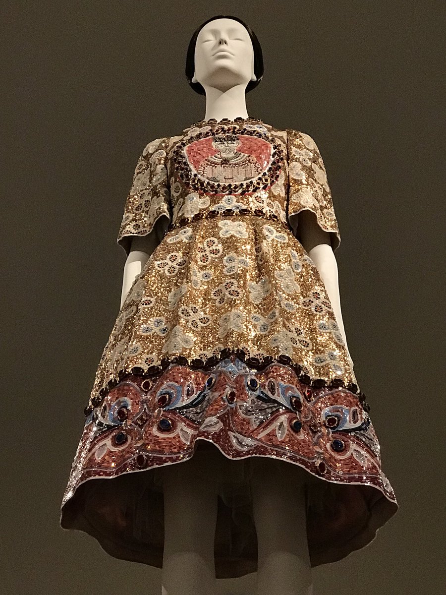 barby_ds's tweet photo. #MetHeavenlyBodies @barby_ds Heavenly Bodies: Fashion and the Catholic Imagination exhibition #fashion https://t.co/ewdepyChHS