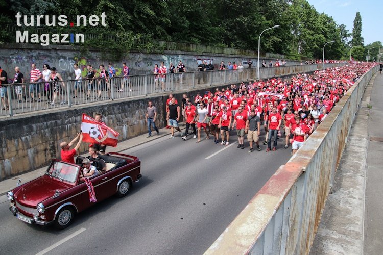turus's tweet photo. Energie Cottbus zurück im Profifußball. Gratulation #fcenergie #wir #fcescw #fce #Energie #Cottbus hat eine schon erfolgreiche Saison nochmal gekrönt. Unsere Fotos aus der Lausitz: https://t.co/vC8FhSN8z9 https://t.co/oVkptkqXjG
