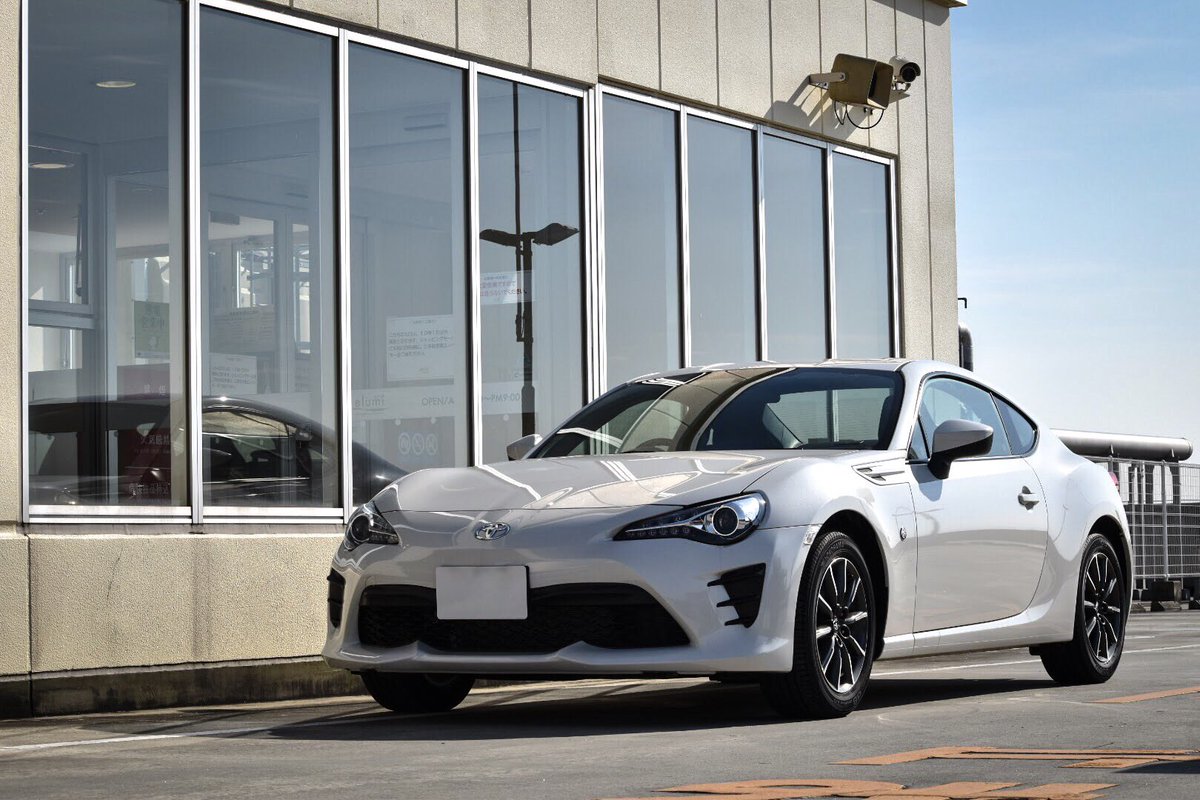 ぷき 乗ってる車名と長所と短所書いてけ 車名 トヨタ 86 長所 ハンドリングが機敏で楽しい エンジン回せて楽しい 小さくて道と駐車場所を選ばない 維持費が安い 短所 ブレーキの効きが甘すぎる 街中で被りまくる ハイオク指定 T Co