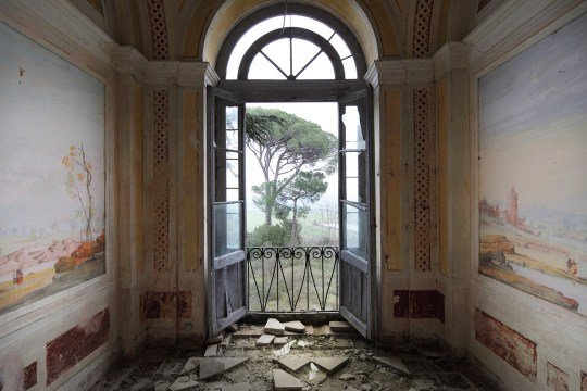 Kate44062's tweet image. Henk Van Rensbergen
Abandoned place in Italy