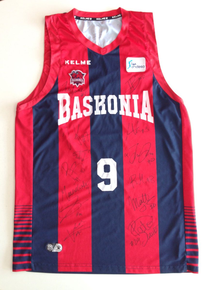 SaveChildrenEus's tweet photo. ¡Enhorabuena @patrihf8! Ya es tuya la camiseta firmada por todos los jugadores de @Baskonia Gracias por participar en nuestro concurso y gracias a Baskonia por apoyar a la #infancia #GenteSave #GoazenBaskonia https://t.co/fIAuK0fOJw