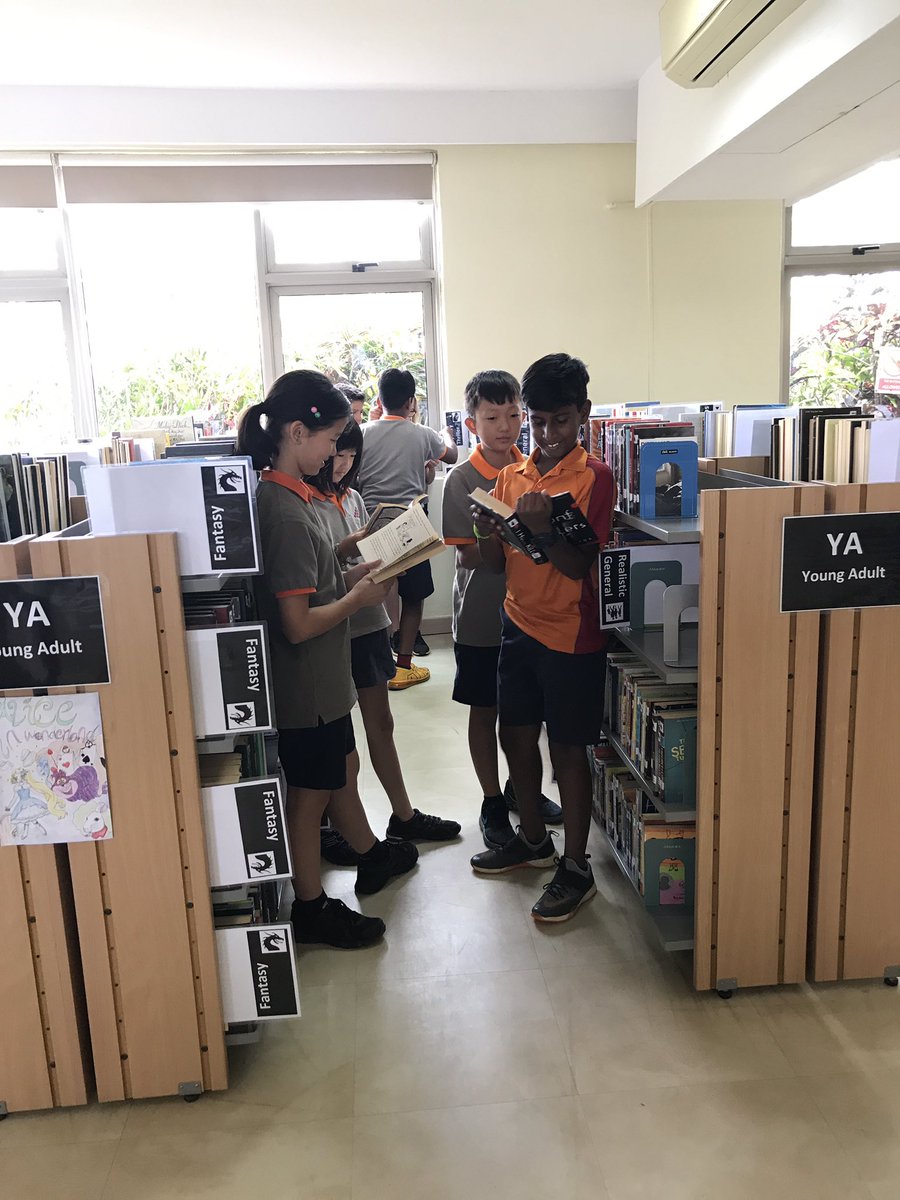 SIS_SEC_Library's tweet photo. P8 Transition time at the secondary library #Sislearns @bharmal_lamiya #PYPtransition https://t.co/7r9UPgSRz4