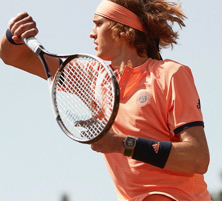 Juega sin límites..☄️y marca estilo en la pista..💫 con los nuevos conjuntos téxtil y zapatillas @adidastennis <a href="/rolandgarros/">Roland-Garros</a> Descúbrelos en <a href="/5sets/">5sets</a>.es 🙌🏼🆙 #tenis #tennis #tenistime #padel #pádel #padeltime #adidas #adizeroubersonic #RolandGarros #5sets #5setsmataró