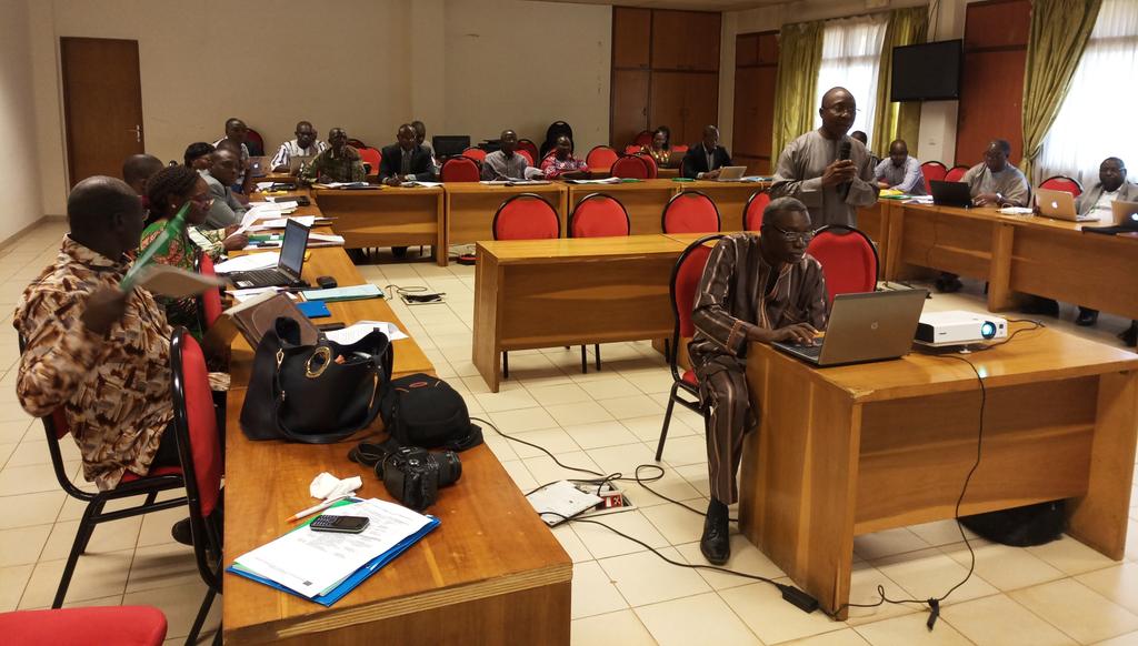 CILSSinfos's tweet photo. 3 jours durant nous parlerons des domaines d'intervention, programmes et projets, services rendus aux pays du #cilss avec les membres statutaires du #CONACILSS venus de différents ministères https://t.co/Xu0NycyGc3