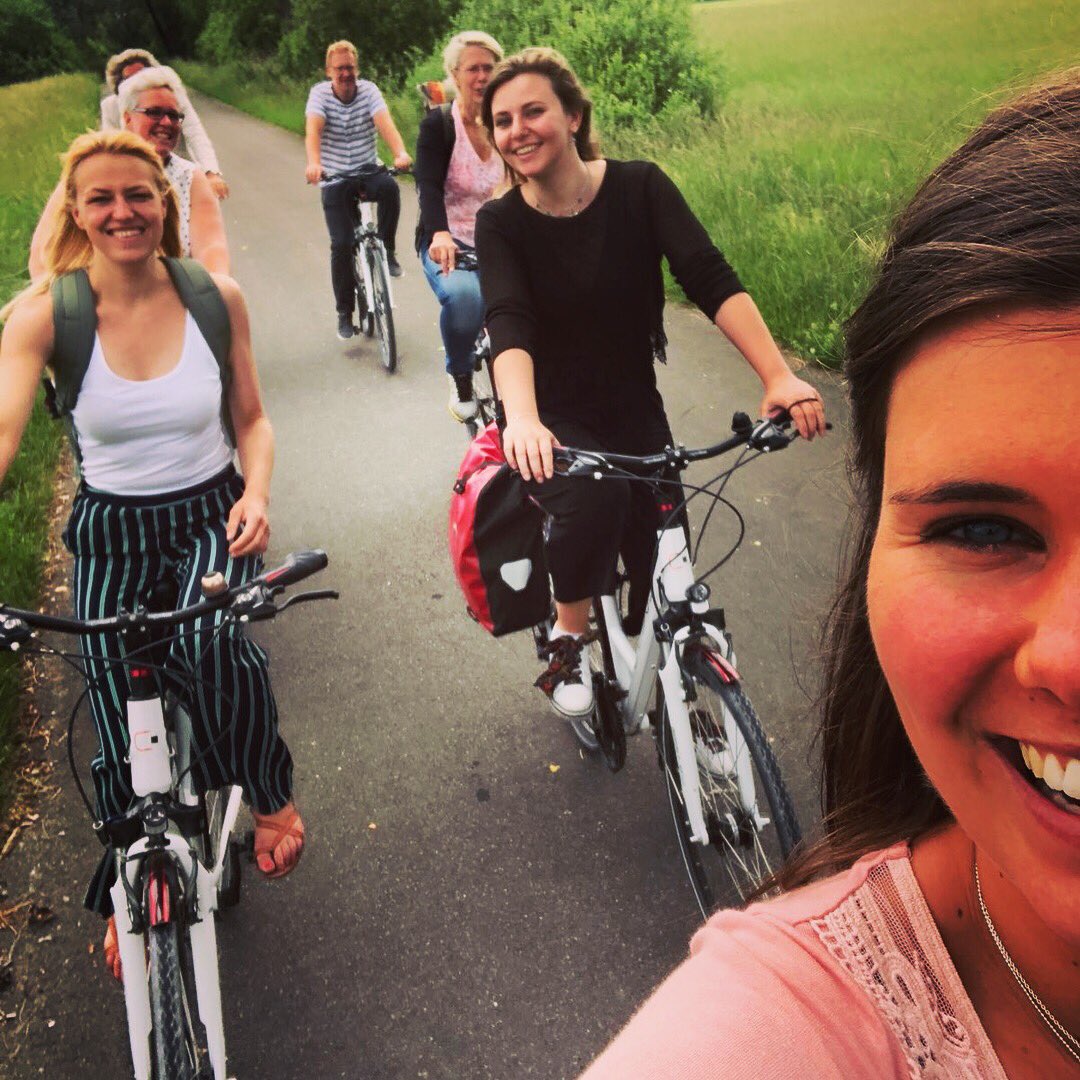 PurposeLab_ams's tweet photo. ๐ De afgelopen dagen was Isabelle in Baden-Wรผrttemberg om journalisten en bloggers de vibes van Zuid-Duitsland te laten zien, voelen รฉn proeven! Wijn, natuur, kastelen en water! ๐ฒ
#timewellspent #mediareis #happyfaces #cherrylab https://t.co/cShJyzTNmR