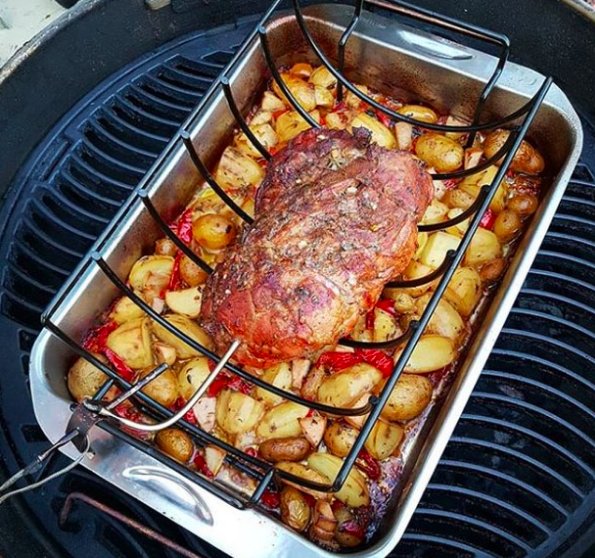 Our @NapoleonProduct grills are perfect for 'one pan' meals! What recipe will you be trying this Summer? #NapoleonGrills #Firebridge #BBQ #BBQSeason #Grilling #OnePanMeals #Recipe #Foodie #Summer #Friends #Family #Backyard #BackyardParty #Whitby #Oshawa