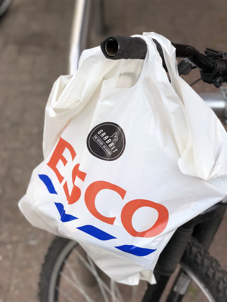 We support all students, who have to enjoy their #BankHolidayMonday in the library instead of attending #London10000 . Keep up! We deliver snack to the library 📚 of the <a href="/uniofeastanglia/">UEA</a> #norwichhour #studentlife #FightingForGlory #wantitgrabbit