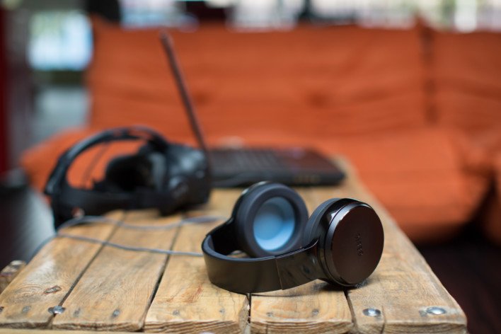 filehippo's tweet photo. #Ossic Headphones #Kickstarter Pulls Plug Despite Raising Millions - https://t.co/DOxd7fSzr8 https://t.co/3eIVZq2RVz