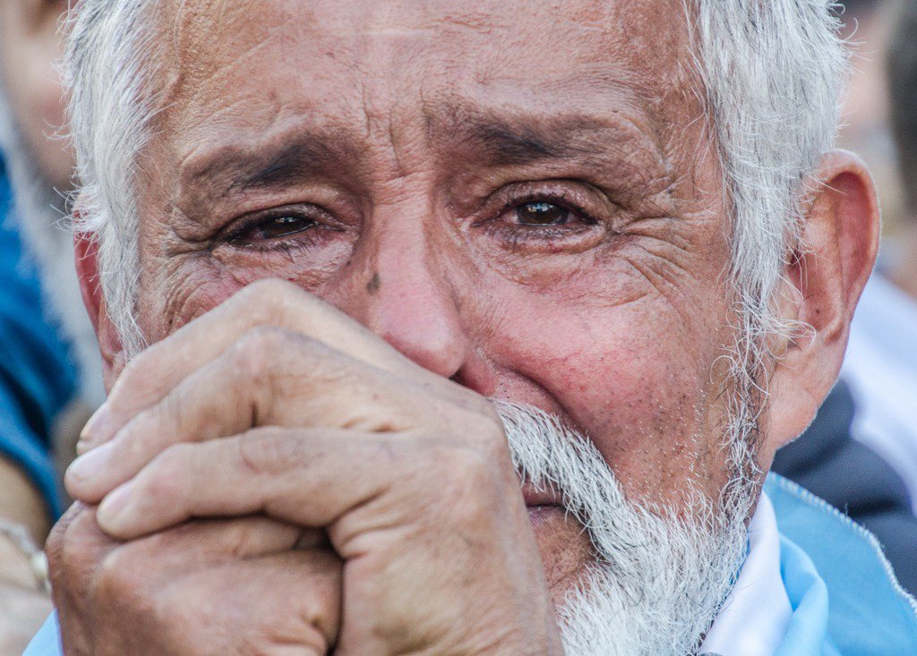 Twitter पर Radio 10 - AM 710: "#MañanaSylvestre | Juan Carlos Bueno, el  abuelo que lloró al entonarse el Himno Nacional, en diálogo con  @Gatosylvestre. https://t.co/WyTy86F5y1" / Twitter