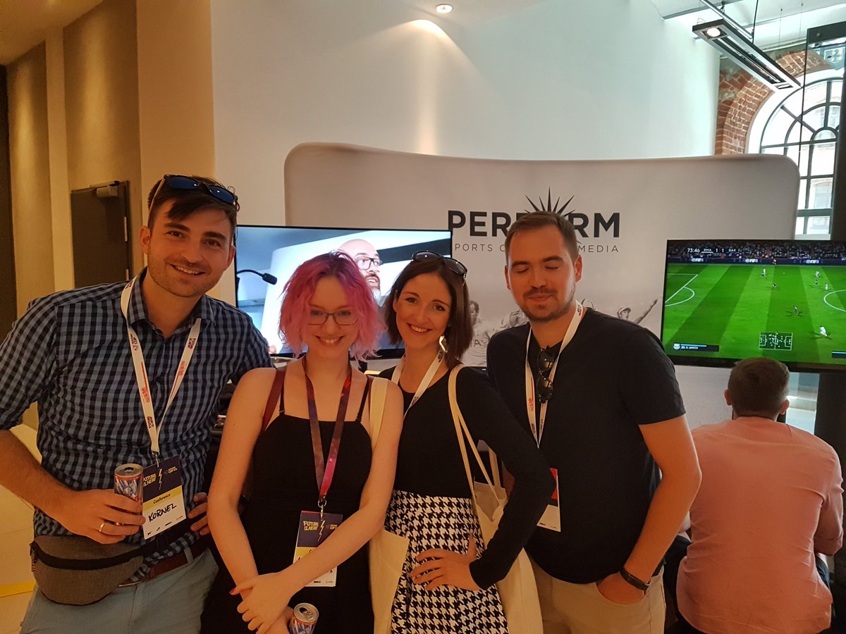 Daevyan's tweet image. #Perform Look at the awesome #DAZN booth behind us at #TestingCup2018 ^^
Yay! We&apos;re all making faces, obviously ;)