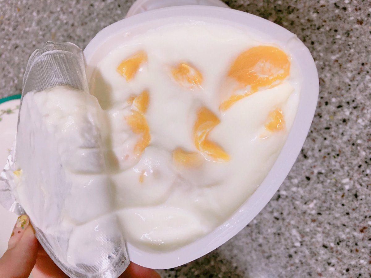 fumai0710's tweet image. 님들 제가 존맛 레시피 찾음 ㅡ 일본인 요리사분의 트윗보고 따라한건데 큰통으로 파는 플레인 요구르트사서 안에 7D건망고 한봉투 박아넣고 하루뒤에 먹으면 요구르트 꾸덕해지고 말린망고들이 유청흡수해서 두꺼워지고 졸깃 ㅡ 해짐 ㅡ 맛있어요b(사진은 하루 지나고 찍은 것)☺️