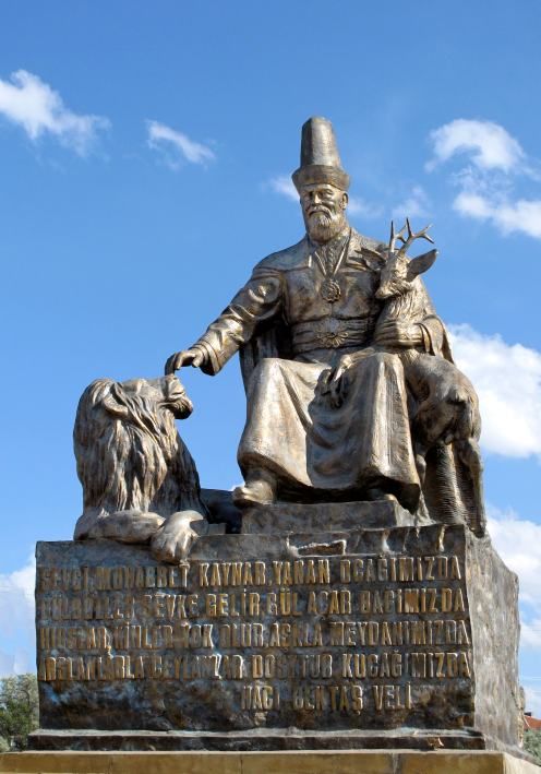 TuhafAmaGercek's tweet photo. Hararet nardadır, sacda değil
Keramet baştadır, tacda değil
Her ne arar isen kendinde ara
Kudüs'te, Mekke'de, Hac'da değil

Hacıbektaş-ı Veli https://t.co/dCuGqiRTae