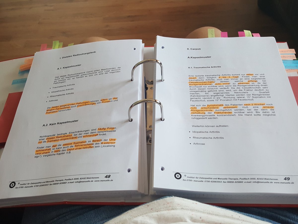 physio282's tweet photo. Am lernen für die Zertfizierung der Manuellen Therapie! So ein Kurs kostet mehrere Tausend Euro und ist nötig um dieses Heilmittel mit der Krankenkasse abzurechnen!!! 
Blöd nur wenn das monatliche Gehalt solche Summen nicht stemmen kann!!
Es reicht! 
#ohnemeinenphysiotherapeuten https://t.co/gmLYDPWrcg