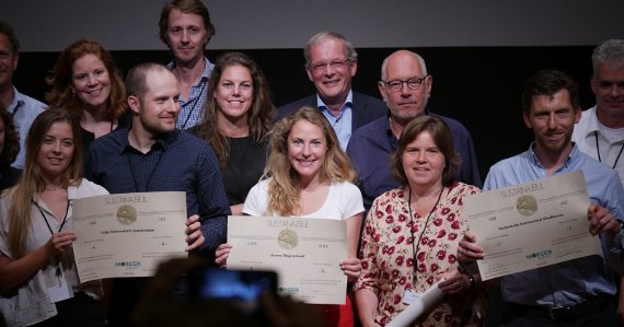 Avans_ETI's tweet photo. 'Avans tweede plaats meest duurzame hogeschool'. Afgelopen vrijdag was de uitreiking van de #SustainaBul. De duurzaamheidsranglijst voor Nederlandse universiteiten en hogescholen. https://t.co/0qbfAyrDT2 https://t.co/9f613RnODR