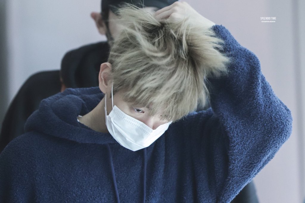 baekhyun's hair tweet media