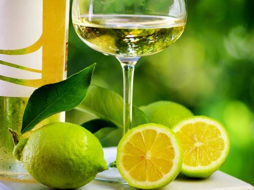 Embouteille_com's tweet photo. 🍋 Et si on faisait son propre #vin à base de citron ? 🍋 
La recette ici : https://t.co/gKxBtK0rth
#wine #recette #MondayMorning https://t.co/Sg7QSzLYQZ
