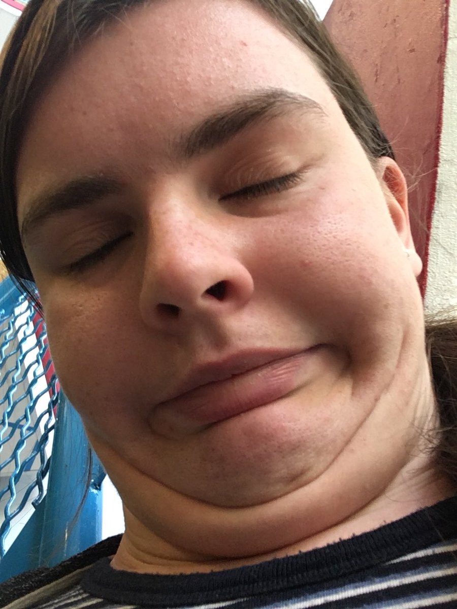 marmeladtant's tweet photo. STUDENTUTMANING!!!! Ge min dubbelhaka 100 retweets ❣️❣️❣️ https://t.co/1TN2GQvtM1