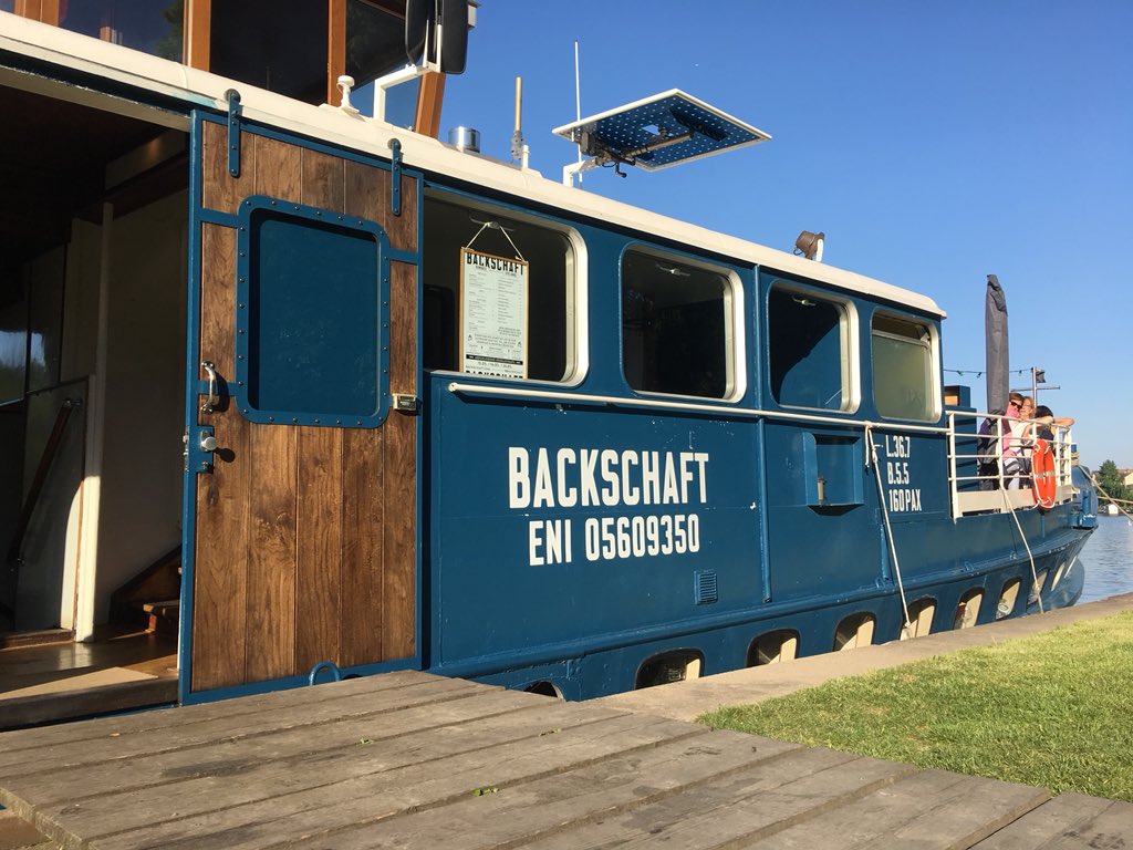 schoeneecken_OF's tweet photo. #Offenbach Ahoi! Alles in Butter auf’m Kutter? Vor ein paar Wochen habe ich für #schöneeckenausOffenbach auf dem Bar- &amp; Restaurantschiff #Backschaft angeheuert. Meinen Hintergrundbericht findet ihr fest vertaut auf meiner Homepage. Klickt euch rein: https://t.co/sqadCEPuhK https://t.co/iDKGXVaL24