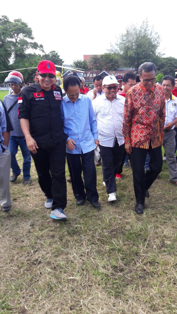Alpha20191's tweet photo. RPG dan prof andalan mengunjungi kepulauan Selayar dan pulau pulaunya,, mantap boskuu

#temannyaRUDY
#temannyaRPG https://t.co/lIWXswH6TL