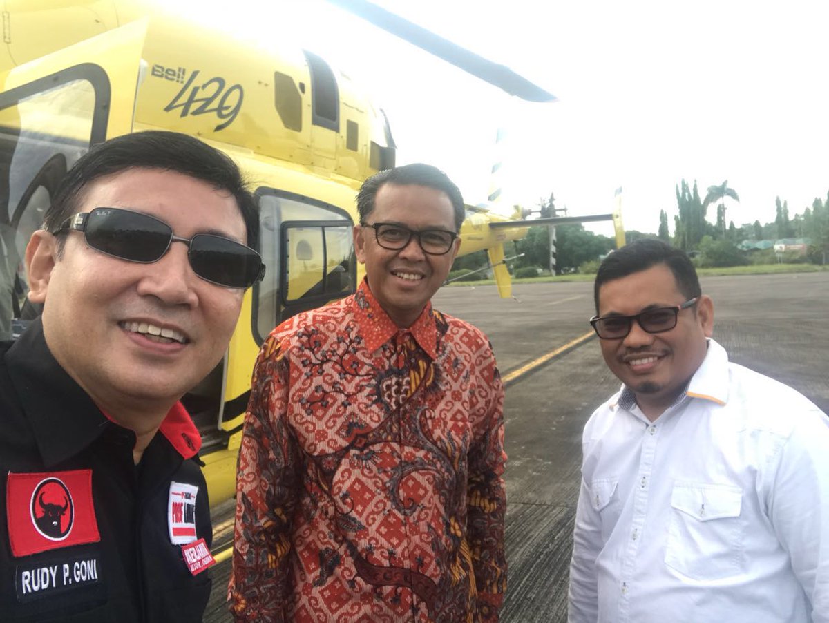 Alpha20191's tweet photo. RPG dan prof andalan mengunjungi kepulauan Selayar dan pulau pulaunya,, mantap boskuu

#temannyaRUDY
#temannyaRPG https://t.co/lIWXswH6TL