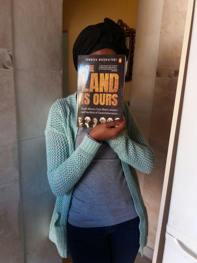 NaNdala_5's tweet image. Good morning South Africa. Special greetings to Tembeka Ngqukaitobi. The land is ours 🤸🏽‍♀🤸‍♀✊🏽#ReadABookSA