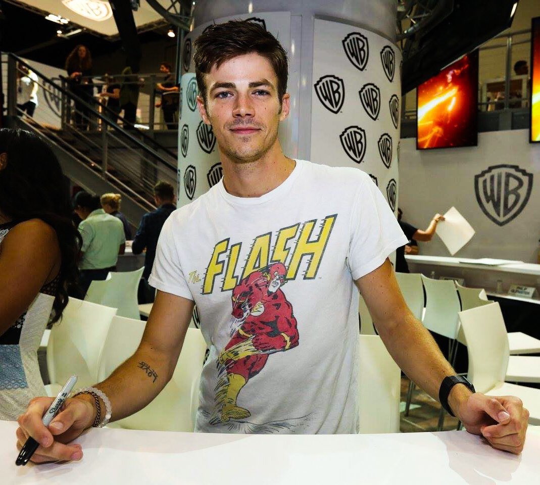 #MCM goes to my #MCE @KnownAsAHero. He's sweet, funny, a great kisser and makes my heart flutter! 💕💕