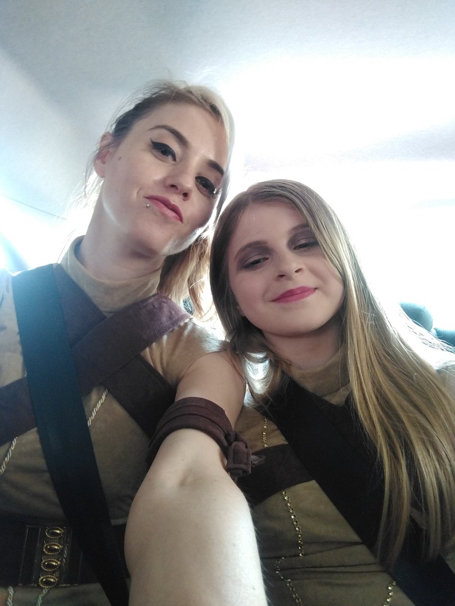 contentqueenie's tweet photo. Being twins with my niece for Comic Con #randomcosplay #hadnoideawhatIwasmeanttobe #funtho https://t.co/f0dAUrAQXl