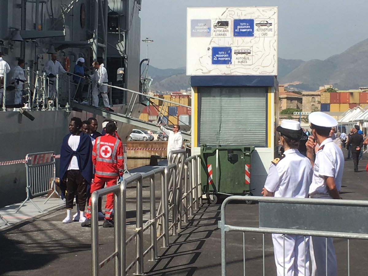Stanno complessivamente bene i quasi 600 #migranti approdati al porto di #palermo. Nelle ultime 72 ore oltre 2500 salvataggi #TgrSicilia