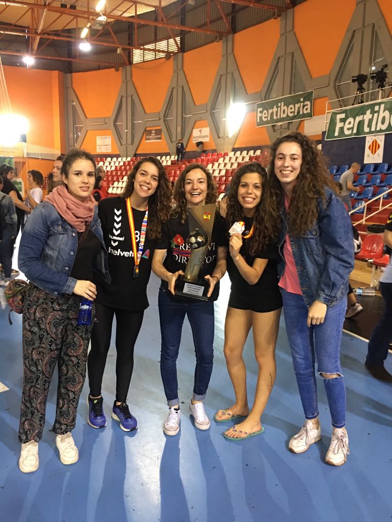 Enhorabuena especial por su ascenso con <a href="/bmalcobendas/">Balonmano Alcobendas</a> a <a href="/IberdrolaDHF/">Liga Guerreras Iberdrola</a> a <a href="/Celialopez8/">Celia López Garrido</a> y a <a href="/Ruty95/">Ruth Prieto</a> , exjugadoras nuestras muy queridas en este club y a las que deseamos lo mejor . #nosvemosenHuerta #amigosdelbalonmano