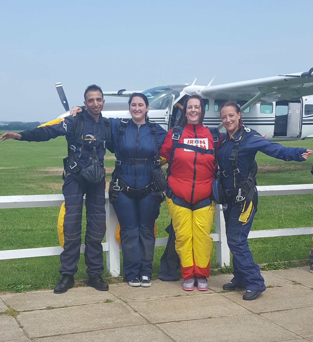 We are super duper proud of #TeamSkyline for completing their skydive yesterday for the amazing charity <a href="/LennoxCCF/">Lennox Children's Cancer Fund</a> 
With your donations they have managed to succeed their target but there is still time to support!
justgiving.com/skylinetaxis
#Charity #MK #TandemSkydive 
<a href="/ChamberMK/">Milton Keynes Chamber of Commerce</a>