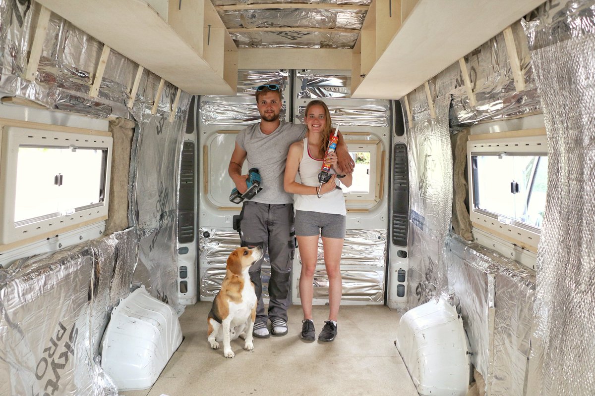 threevanlifers's tweet image. Après 7 jours de travaux : L'isolation est terminée, les meubles hauts sont fabriqués et installés puis nous avons installée 4 fenêtres sur 7 💪. 

Nous allons pouvoir commencer l'électricité en attendant de recevoir nos dernières fenêtres ! #passionlivraison #passionretards