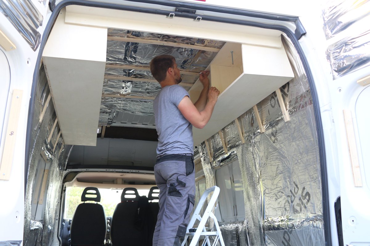 threevanlifers's tweet image. Après 7 jours de travaux : L'isolation est terminée, les meubles hauts sont fabriqués et installés puis nous avons installée 4 fenêtres sur 7 💪. 

Nous allons pouvoir commencer l'électricité en attendant de recevoir nos dernières fenêtres ! #passionlivraison #passionretards