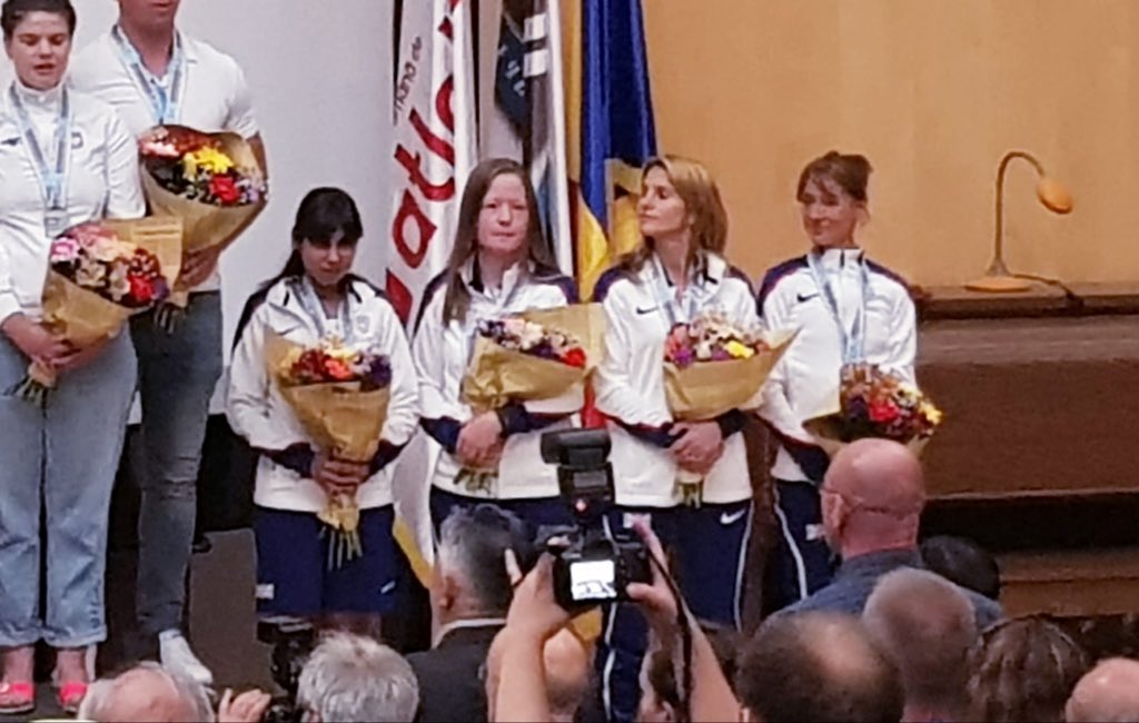 TeamGBUltra's tweet photo. A snap from yesterday’s closing ceremony as the men and women received their medals! https://t.co/ibcwbj76Jj