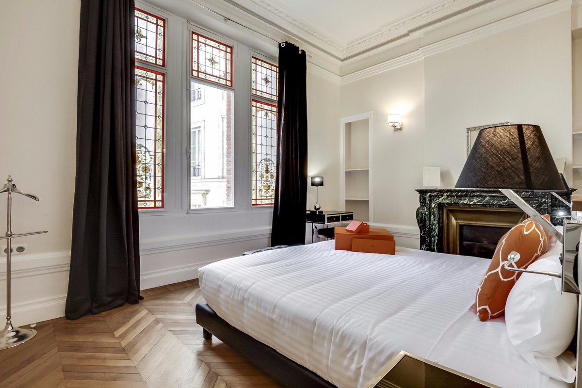 YourBdxHome's tweet photo. 🍷🥂🍴🎭🏛Experience everything #Bordeaux has to offer with a stay in one of our handpicked, luxury apartments located in the historic heart of the city. Discover more here > https://t.co/boMgAKzbcW https://t.co/0Koex8yWJ3