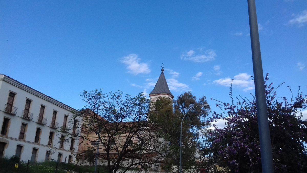 FundacionMalaga's tweet photo. ¡Buenos días, #Málaga! ☀️ Hoy desde la Calzada de la Trinidad, calle que inspiró el nombre artístico del gran Chiquito de la Calzada. #TalDíaComoHoy, en 1932, nacía aquí uno de los más destacados humoristas de nuestra ciudad 💙 #FelizLunes y #AlAtaquer 🤣 https://t.co/APUrRhnBdC