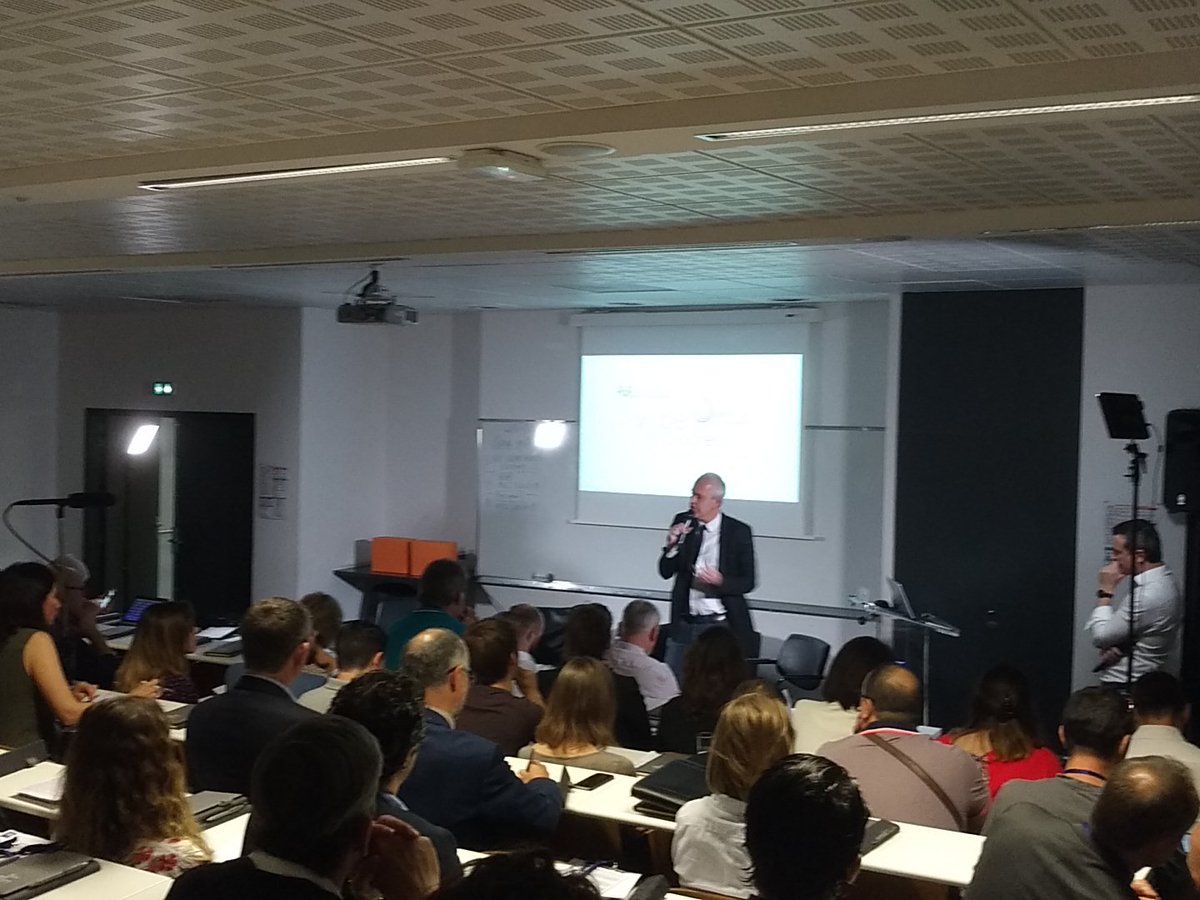 VapeInProgress's tweet image. Introduction de #VapeInProgress par le Président de @inseec_bs Bordeaux, Laurent Bergeruc. @VapeInProgress c'est maintenant!