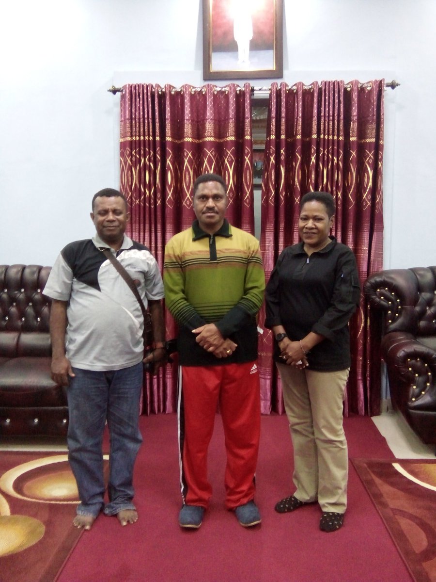 Dedamartha's tweet photo. PENYERAHAN DOKUMEN RKPK &amp; APBK 166 KAMPUNG KAB PEGUNUNGAN ARFAK TA.2018 &amp; DOKUMEN LPD DD TAHAP II TA.2017 KE BADAN KEUANGAN PEGAF.,.

JADWAL PENCAIRAN DD TAHAP I (20%) TA.2018 166 KAMPUNG PADA TGL 31 MEI S/D 7 JUNI 2018., 
@EkoSandjojo 
@jokowi 
@jeffrykareth 
@KEMENKEU https://t.co/27C6VLOVdm