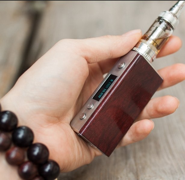 cvaporstore's tweet photo. #cvaporshare Diy wooden case for Cloupor,like it? https://t.co/ZkxfNGv24X