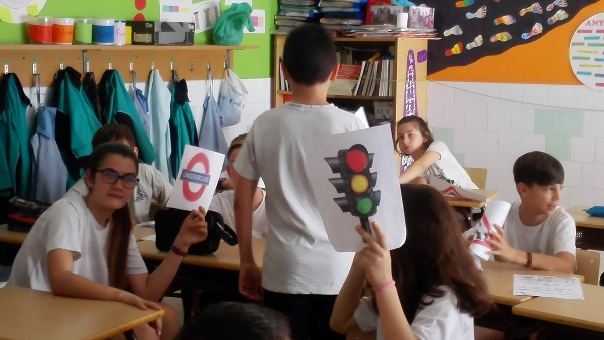 Nora_mdc's tweet photo. @escolamdcprat 5th grade How do I get to the supermarket ... to the cinema ..... to the restaurant...? https://t.co/qnuIE0704Q